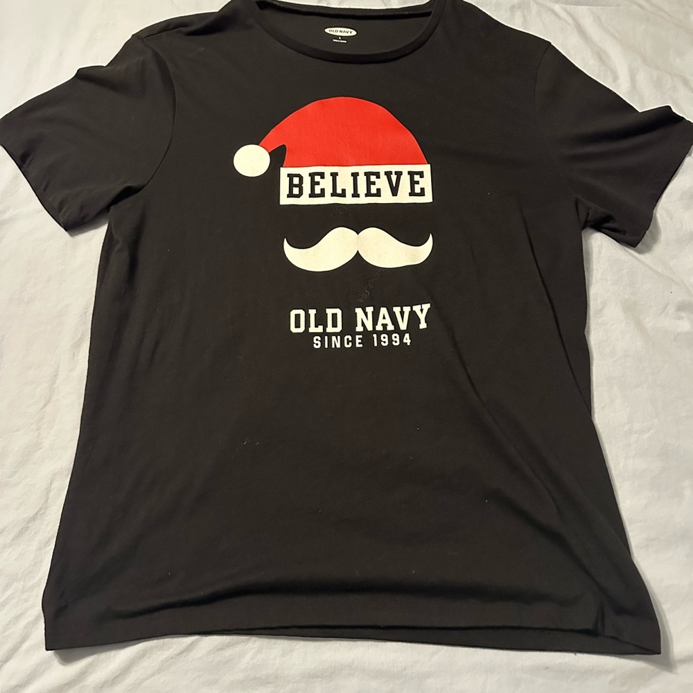 Men’s large old navy Santa hat t-shirt